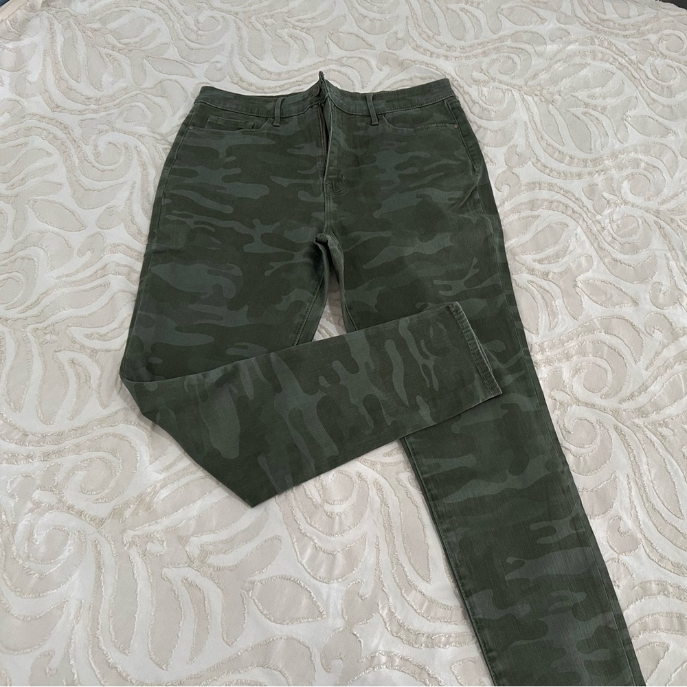 Social Standard by Sanctuary Camouflage Green Pants